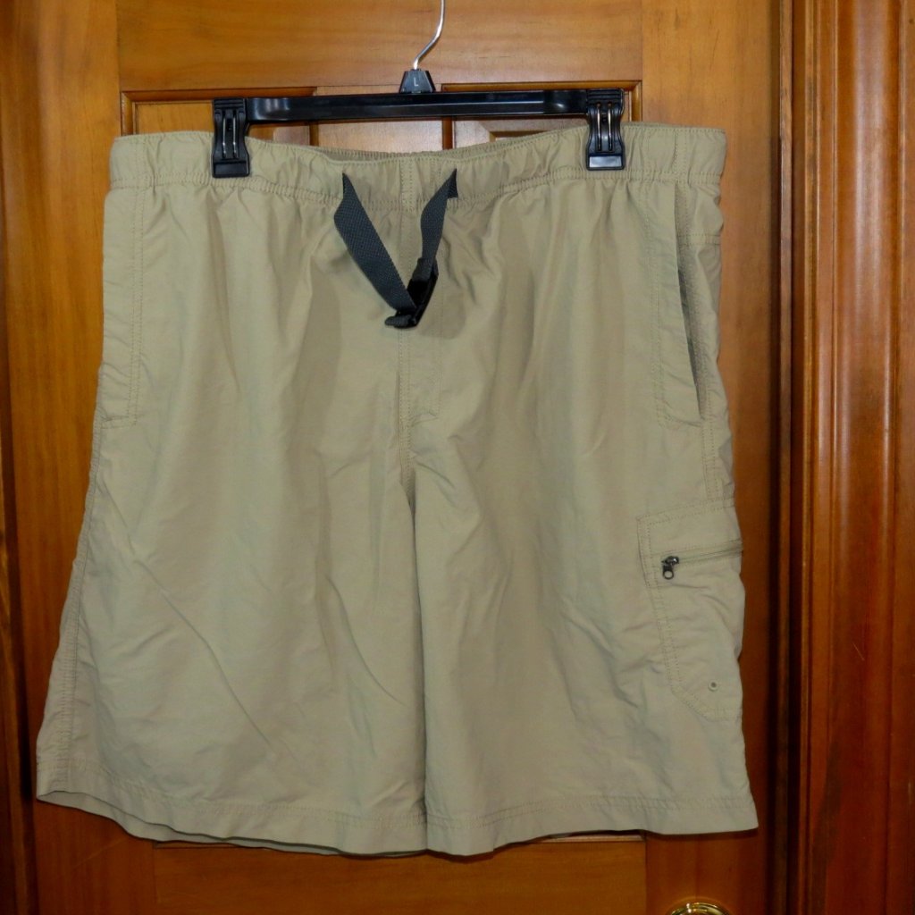 Columbia Men's Khaki Shorts Mesh Liner Pockets Hiking Outdoors Size Xlarge